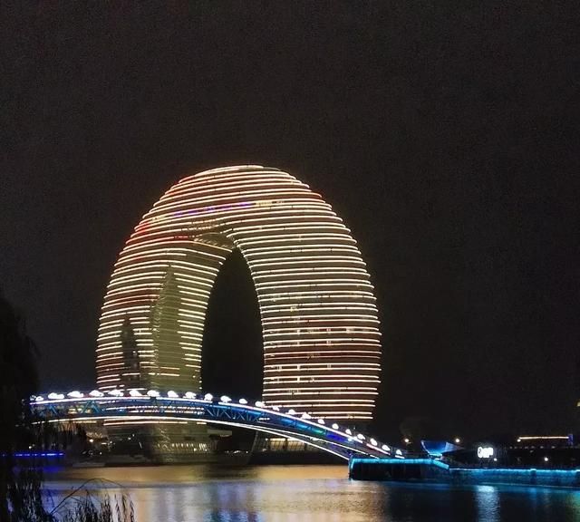 旅行途中你见过最美的湖边建筑是哪个作